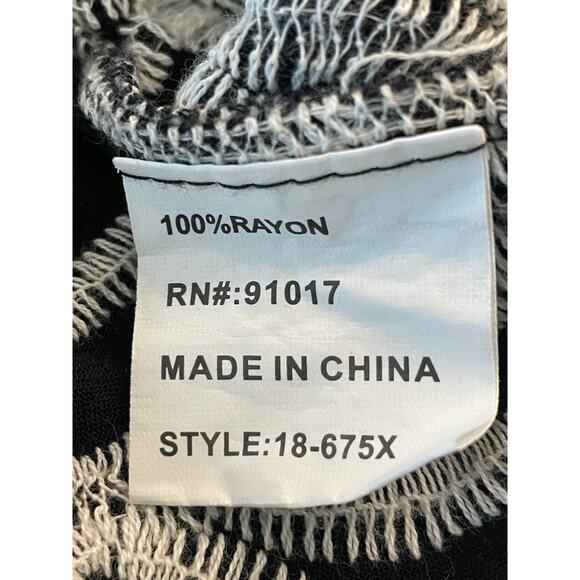 Solitaire 1X black white  scalloped embroidered tunic - Picture 6 of 10